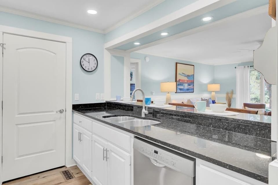 11 Lagoon Villa Kitchen/Laundry Door