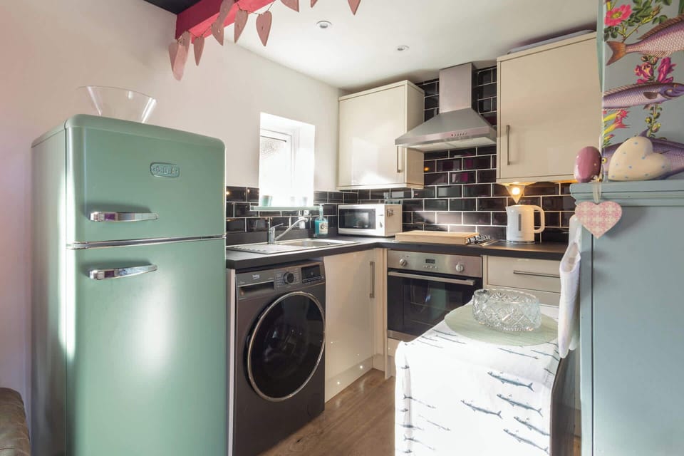 Candyfloss Cottage, Whitby - Host & Stay