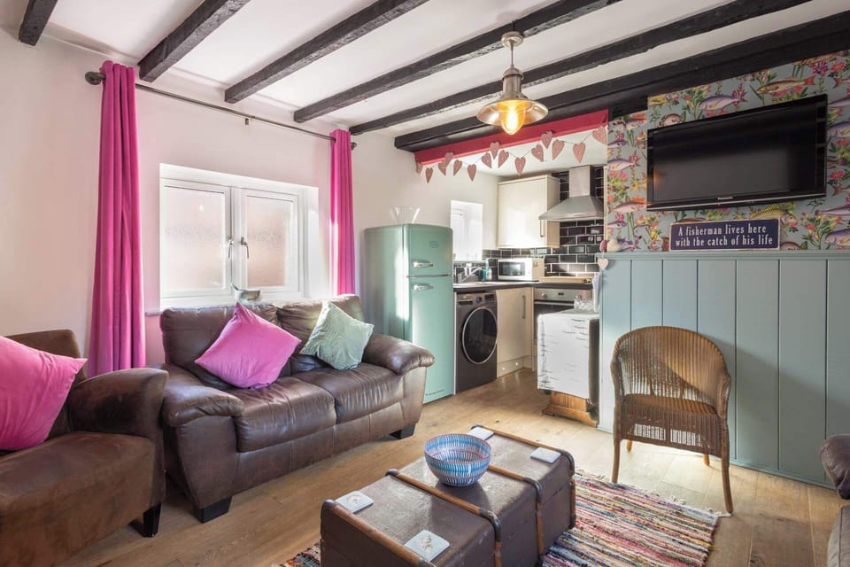 Candyfloss Cottage, Whitby - Host & Stay