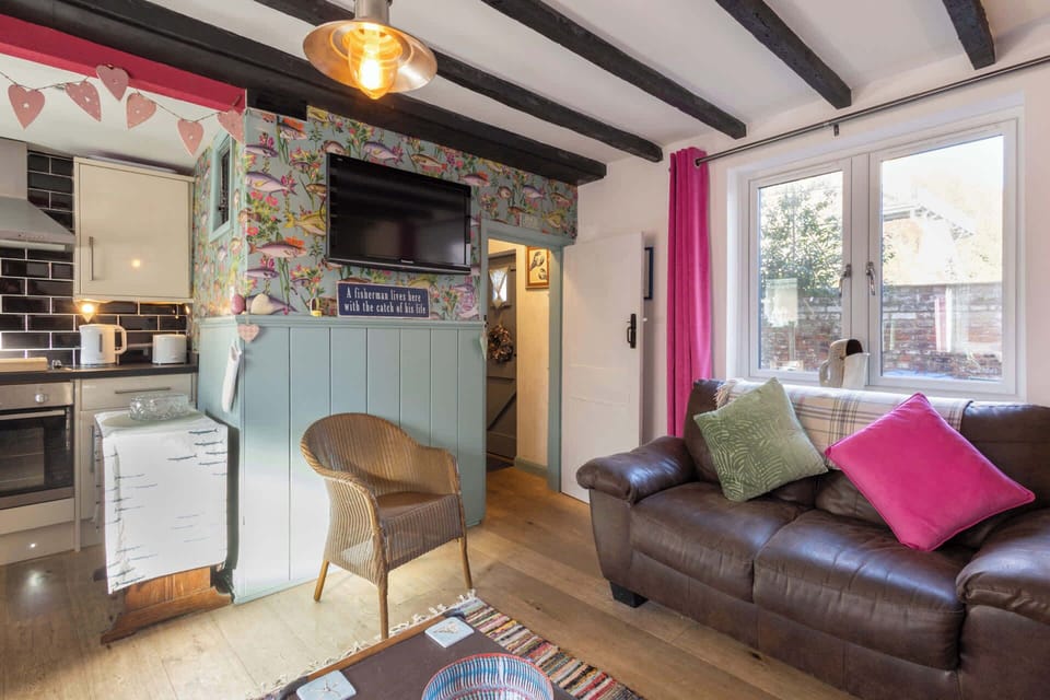 Candyfloss Cottage, Whitby - Host & Stay
