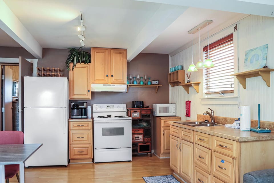 Kitchen with Connection to Off the Hook