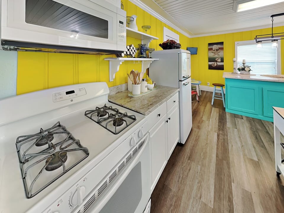 Full Size Kitchen