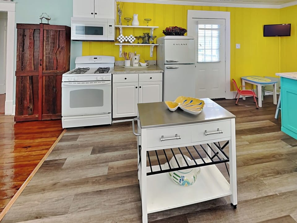 Full Size Kitchen