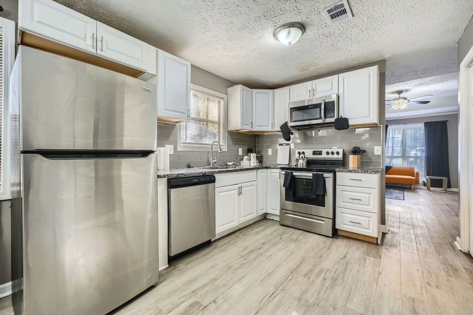 Fully equipped kitchen with all the basic amenities you need to cook!
