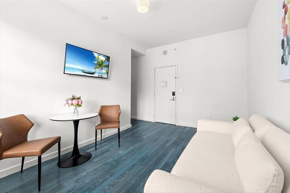 Miami Miami Beach Studio King Living Room