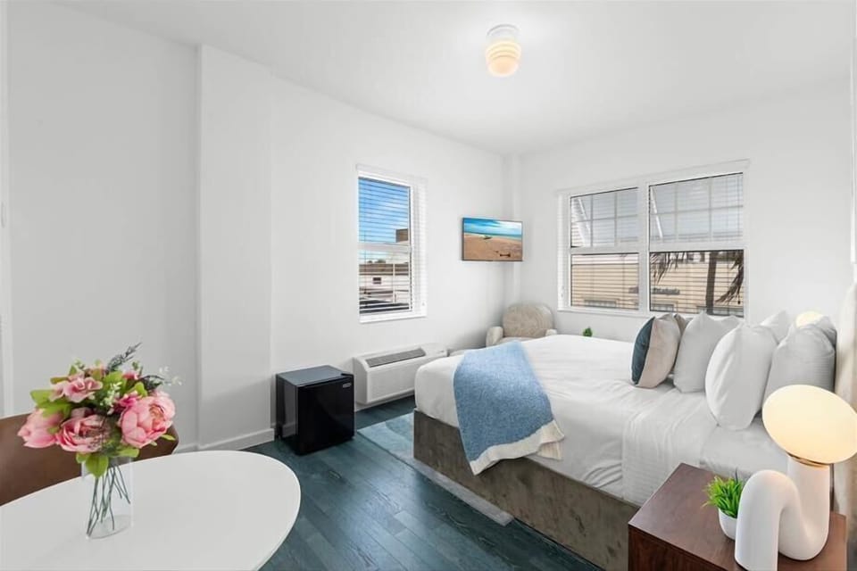 Miami Miami Beach Junior King Studio Bedroom