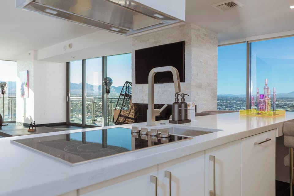 Full Kitchen will full City View