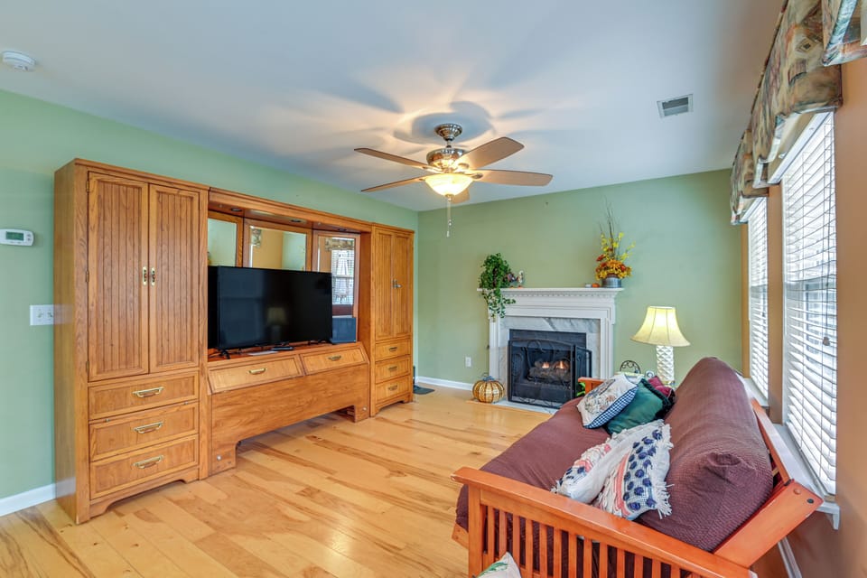 Old Hickory Vacation Rental | 3BR | 2.5BA | 1,400 Sq Ft | 2 Steps to Enter