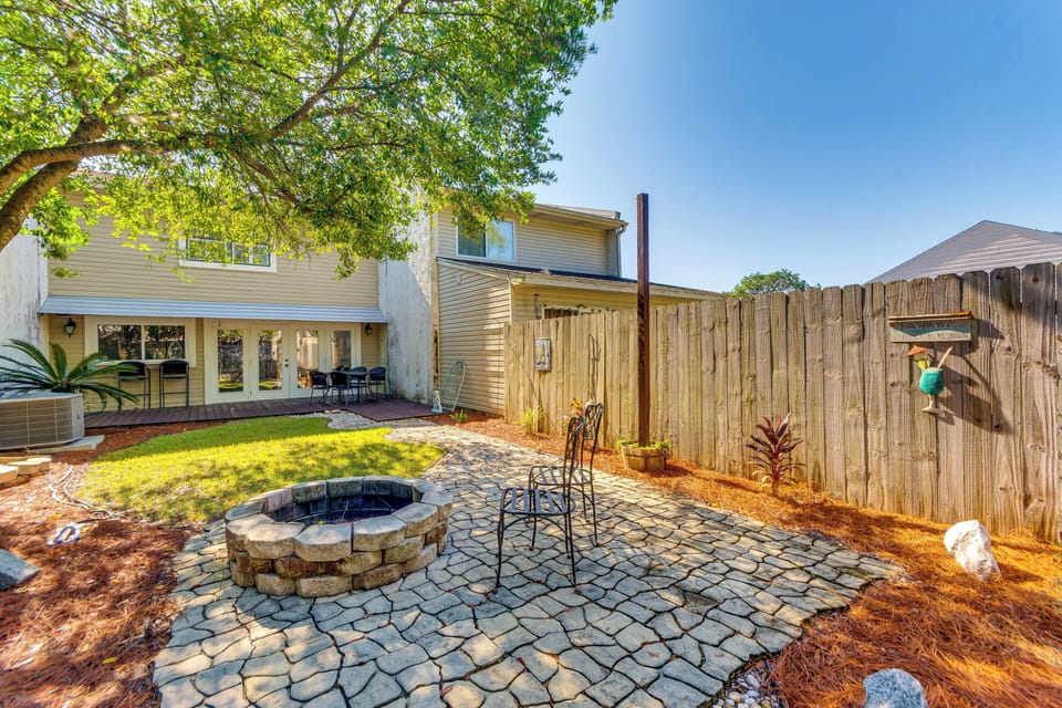 Fenced Backyard | Fire Pit | Deck | Outdoor Dining Area