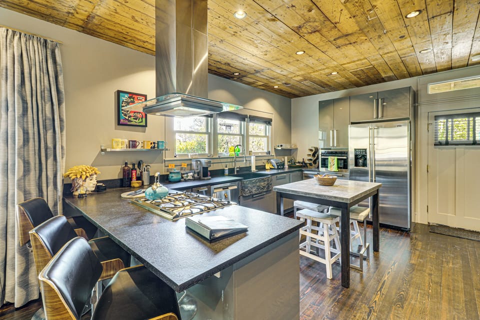 Kitchen | Dining Table | Breakfast Bar | Cooking Basics