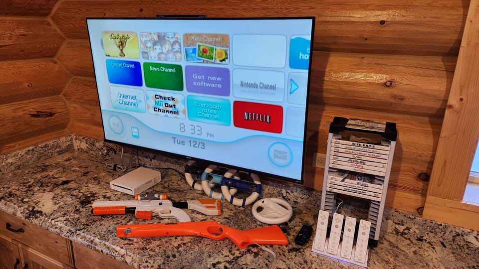 Game/bunk room - Smart TV with Nintendo Wii, lots of games and accessories