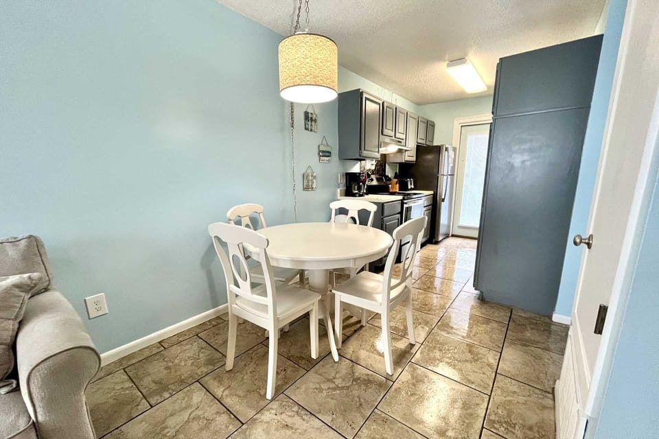 Dining/kitchen area