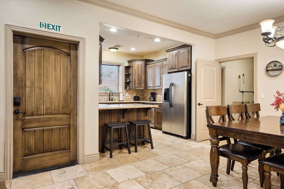 Dining Space for 2 at the counter