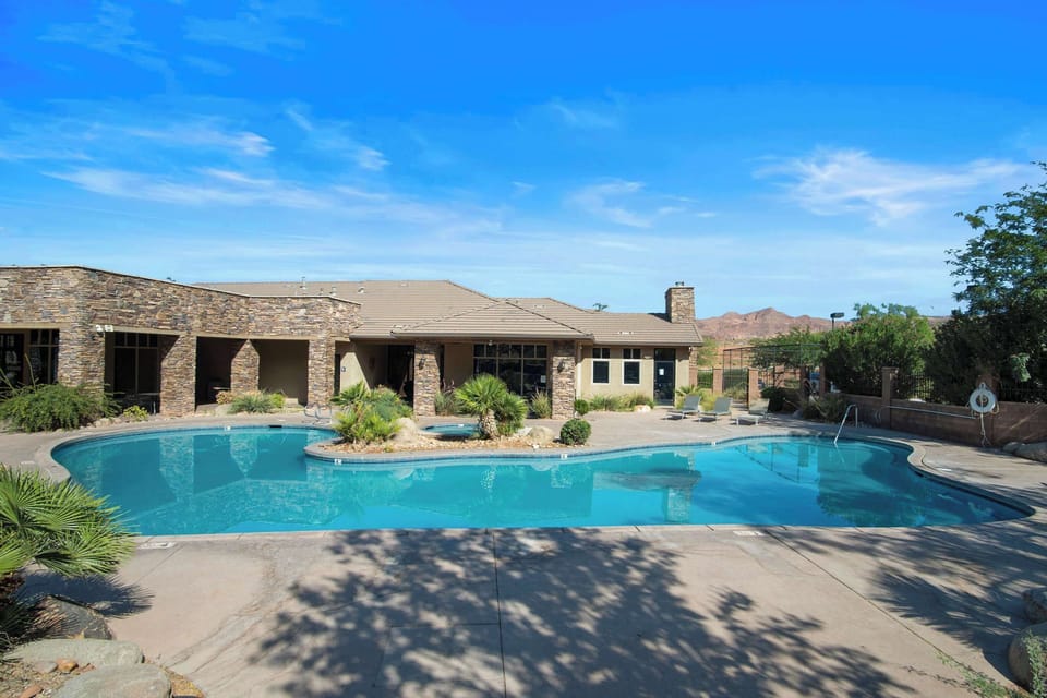 Outdoor communal pool-heated February through November
