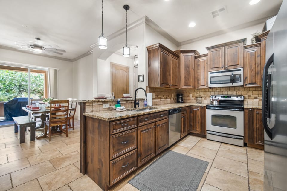 Fully furnished and equipped kitchen