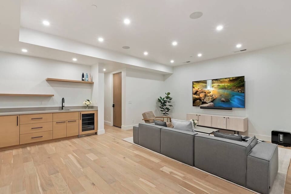 1st level: space for watching a movie or enjoying board games