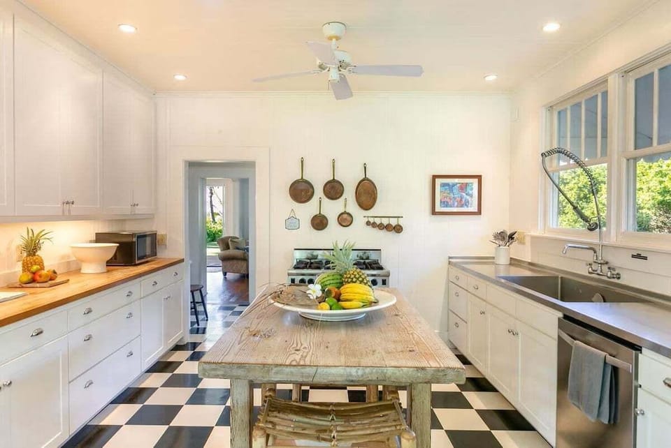 Kitchen with island