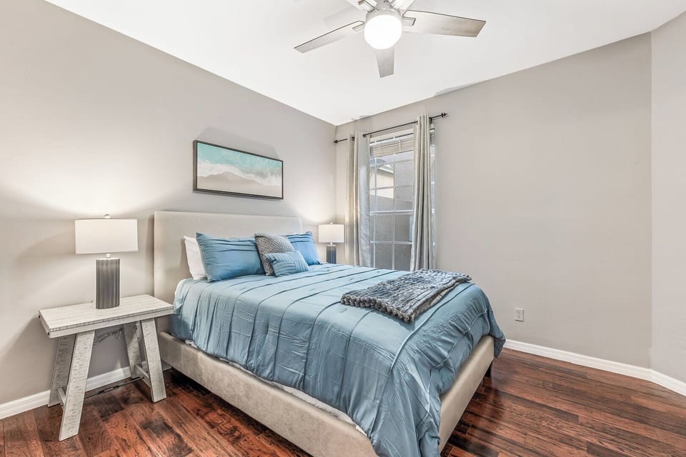 Guest Bedroom, Queen Bed