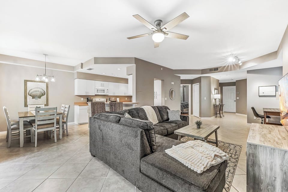 Pelican Landing Condo / Remodeled Vacation Rental