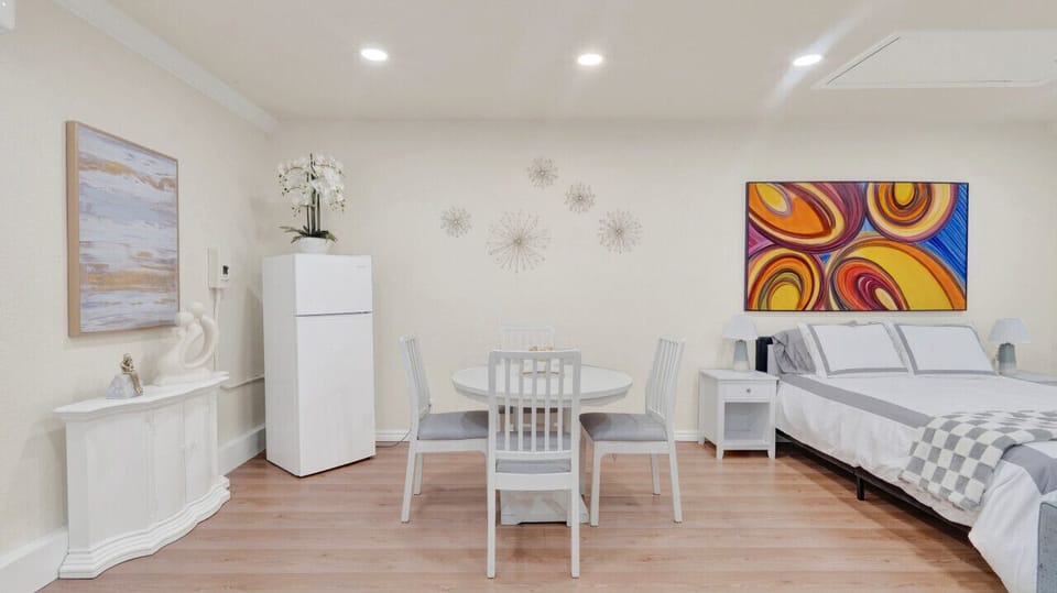 Elegant dining nook in a bright, open studio – perfect for cozy meals or a quiet workspace. Enjoy tasteful decor, stylish furnishings, and a warm, inviting ambiance