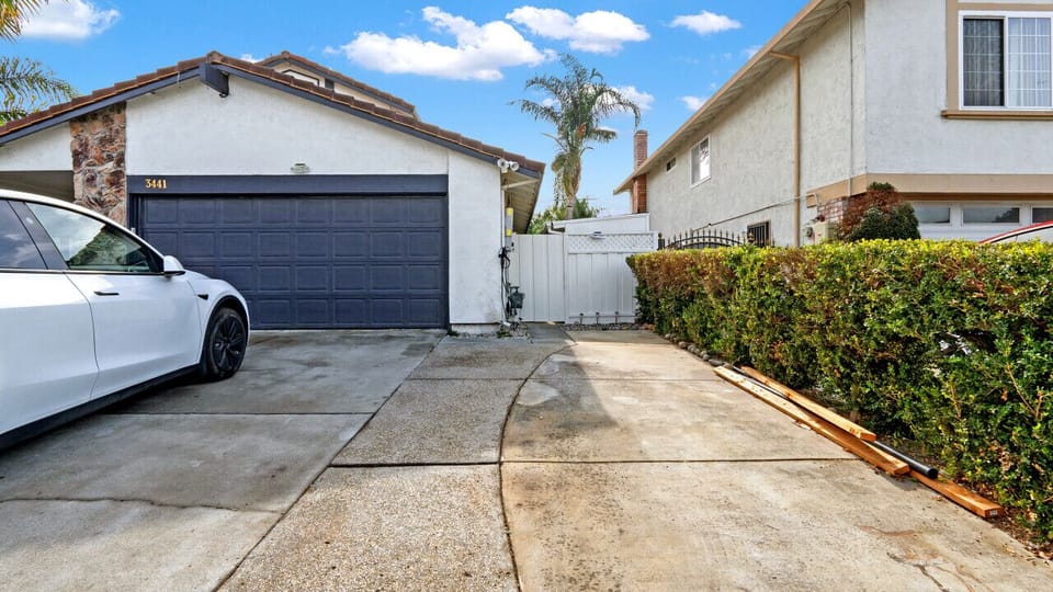 Convenient driveway parking right outside the property – easy access for a smooth arrival and departure!