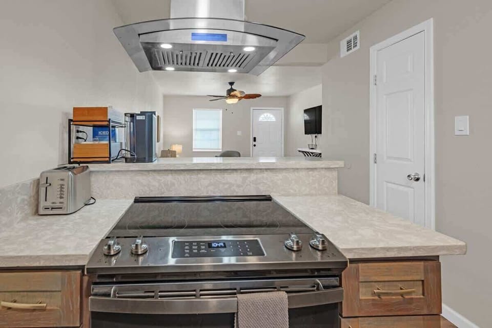 7228_Stewart_Rd_Galveston_TX_77551_USA-Kitchen-_DSC4686