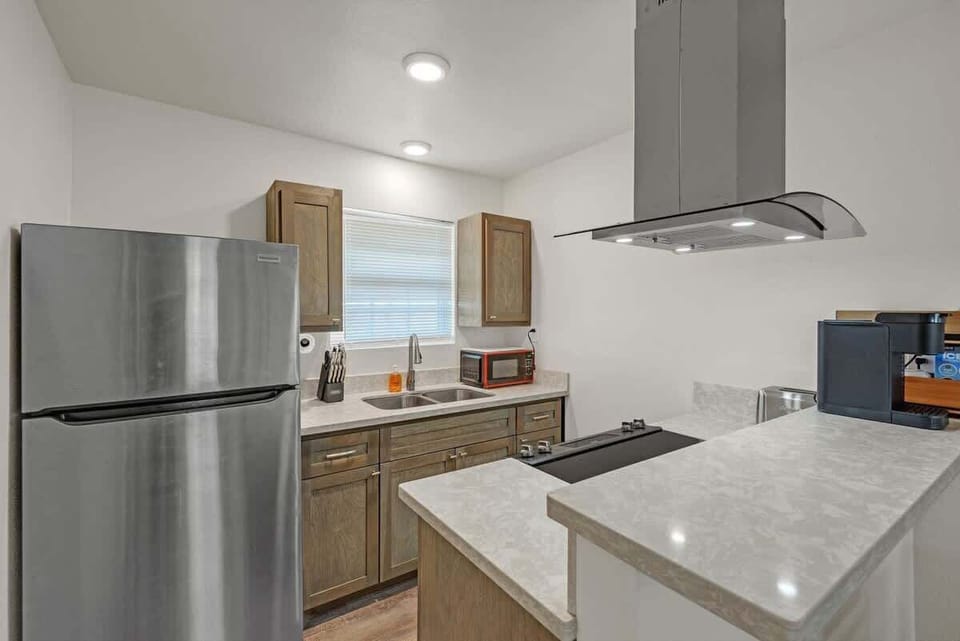 7228_Stewart_Rd_Galveston_TX_77551_USA-Kitchen-_DSC4676