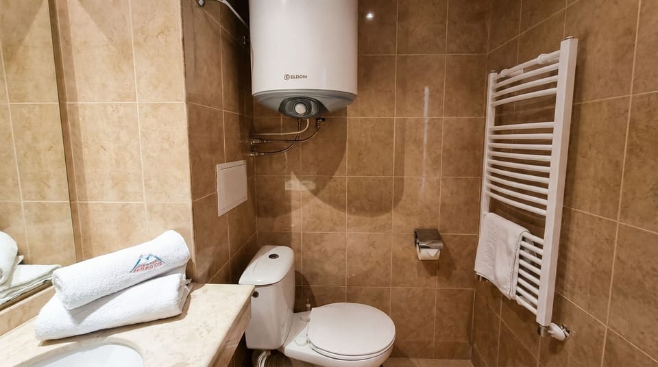Mountain Paradise 2 - Cosy 2 Bed Mountain View Apartment - Washer Apartment in Bansko