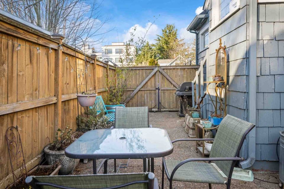 This rental is also close to the fun neighborhoods of Division, Burnside, Woodstock, and more.