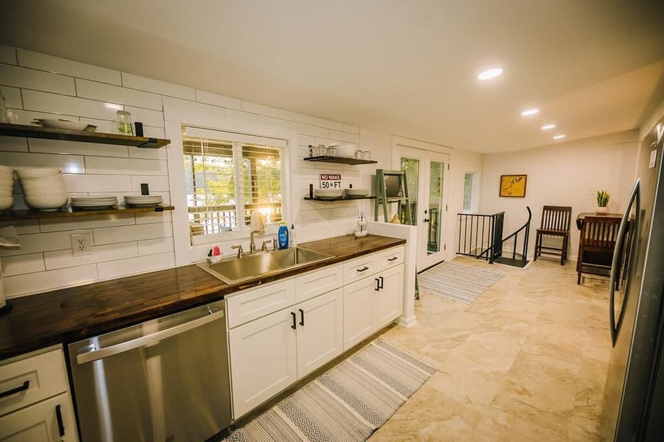 Full equipped kitchen.