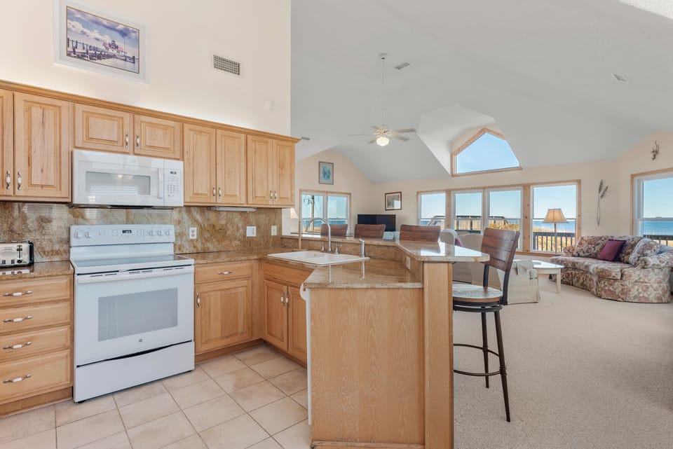GR0701: Surfer's Watch | Top Level Kitchen