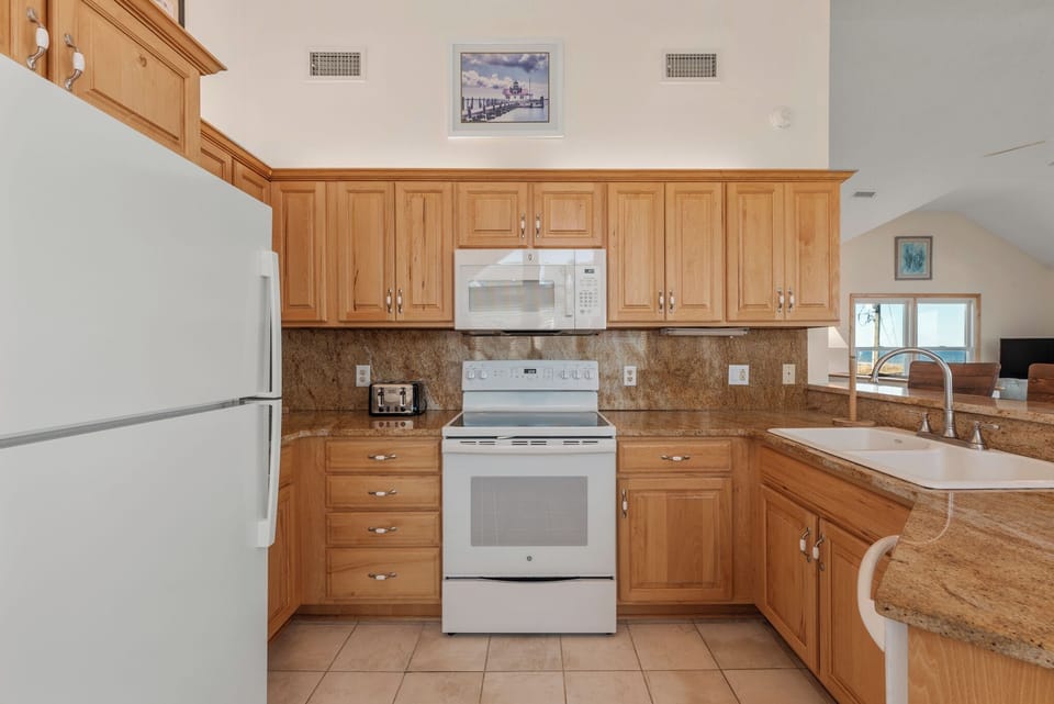 GR0701: Surfer's Watch | Top Level Kitchen