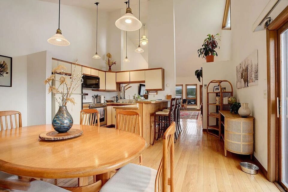 Gather around your warm wooden dining table in this beautifully designed open-plan space, where thoughtful details and natural light create the perfect atmosphere.