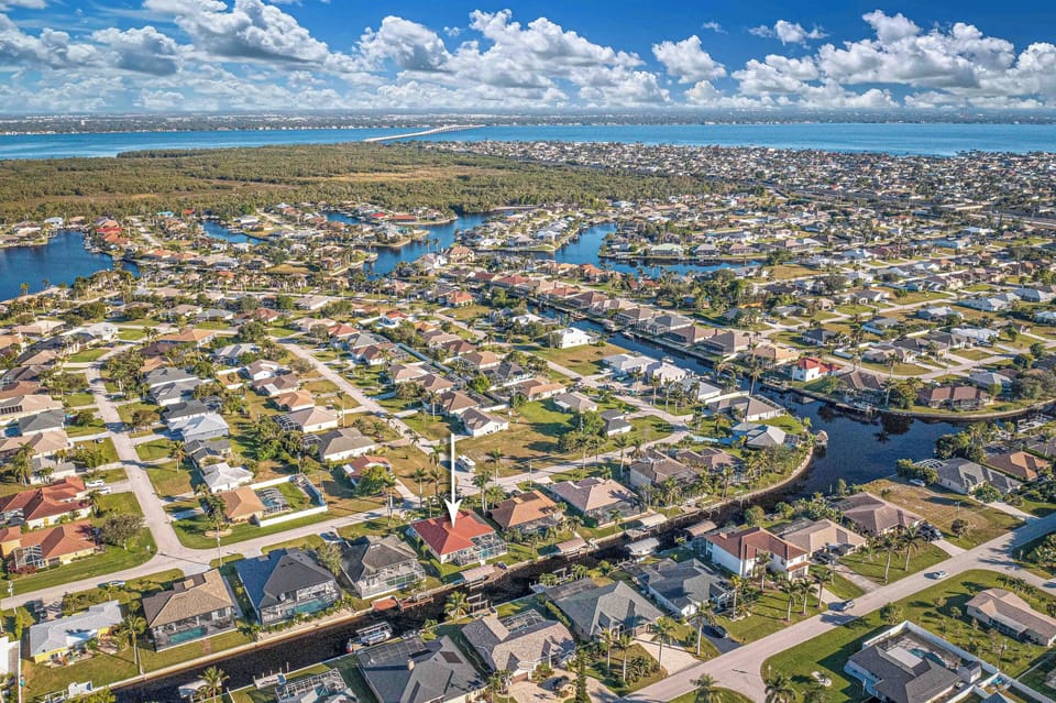 Cape Marina - Cape Coral pool home with private dock. The canal offers River & Gulf access