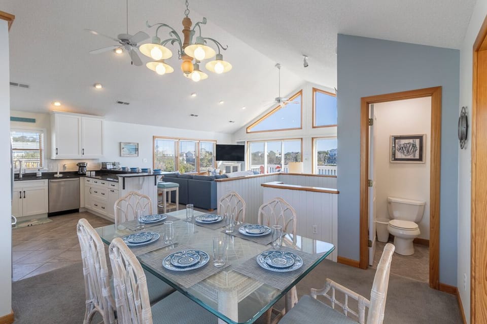 Top Level Dining Area