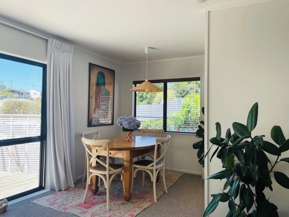 Dinning room table 