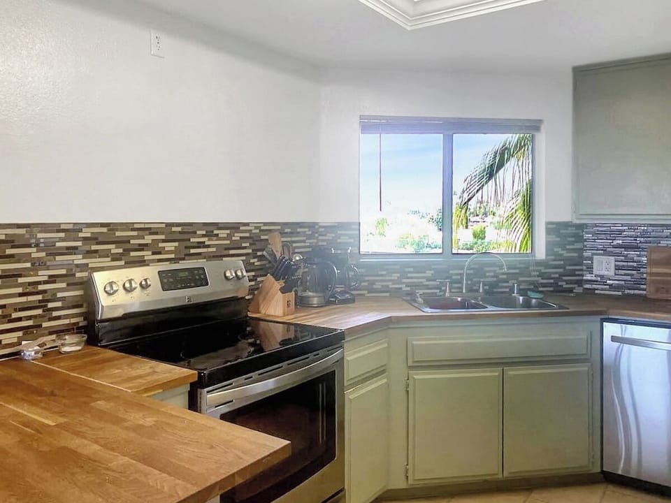 Spacious kitchen fridge, perfect for keeping all your groceries fresh ,organized