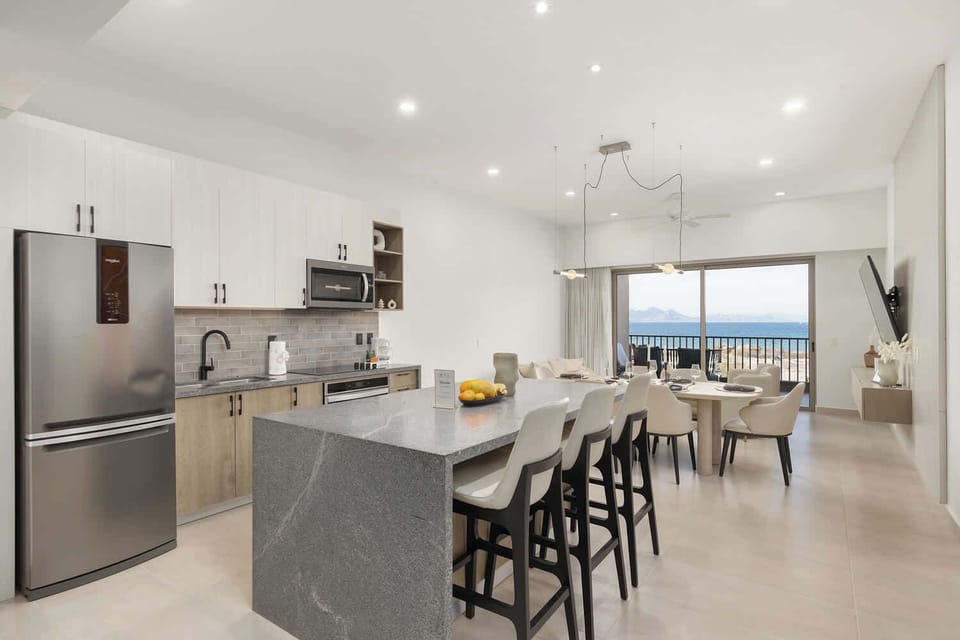  Fully Equipped Luxury Kitchen!