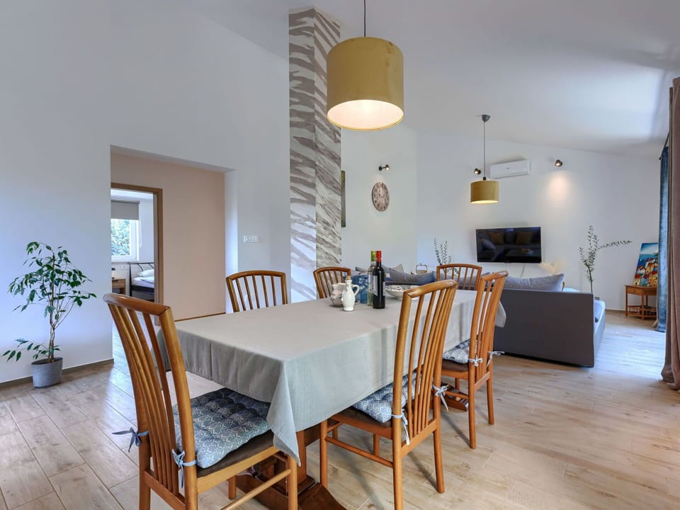 Furniture, Interior Design, Flooring, Floor, Wall, Chair, Wood, Ceiling, Kitchen & Dining Room Table, Dining Room