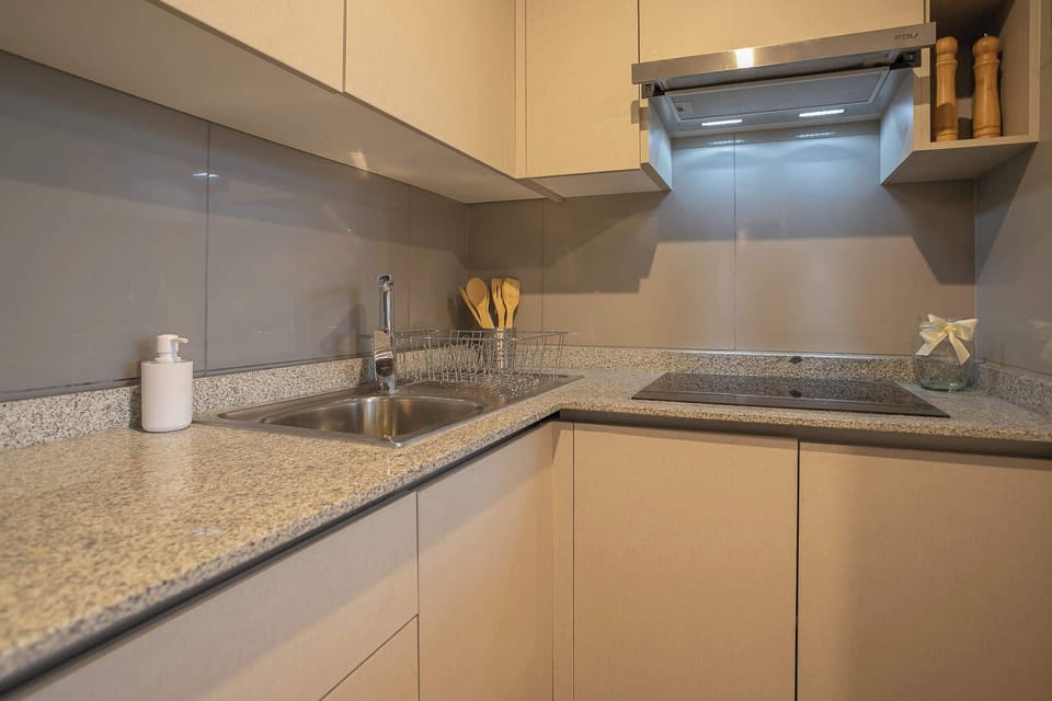 Cocina equipada con todo lo necesario para preparar tus comidas favoritas 