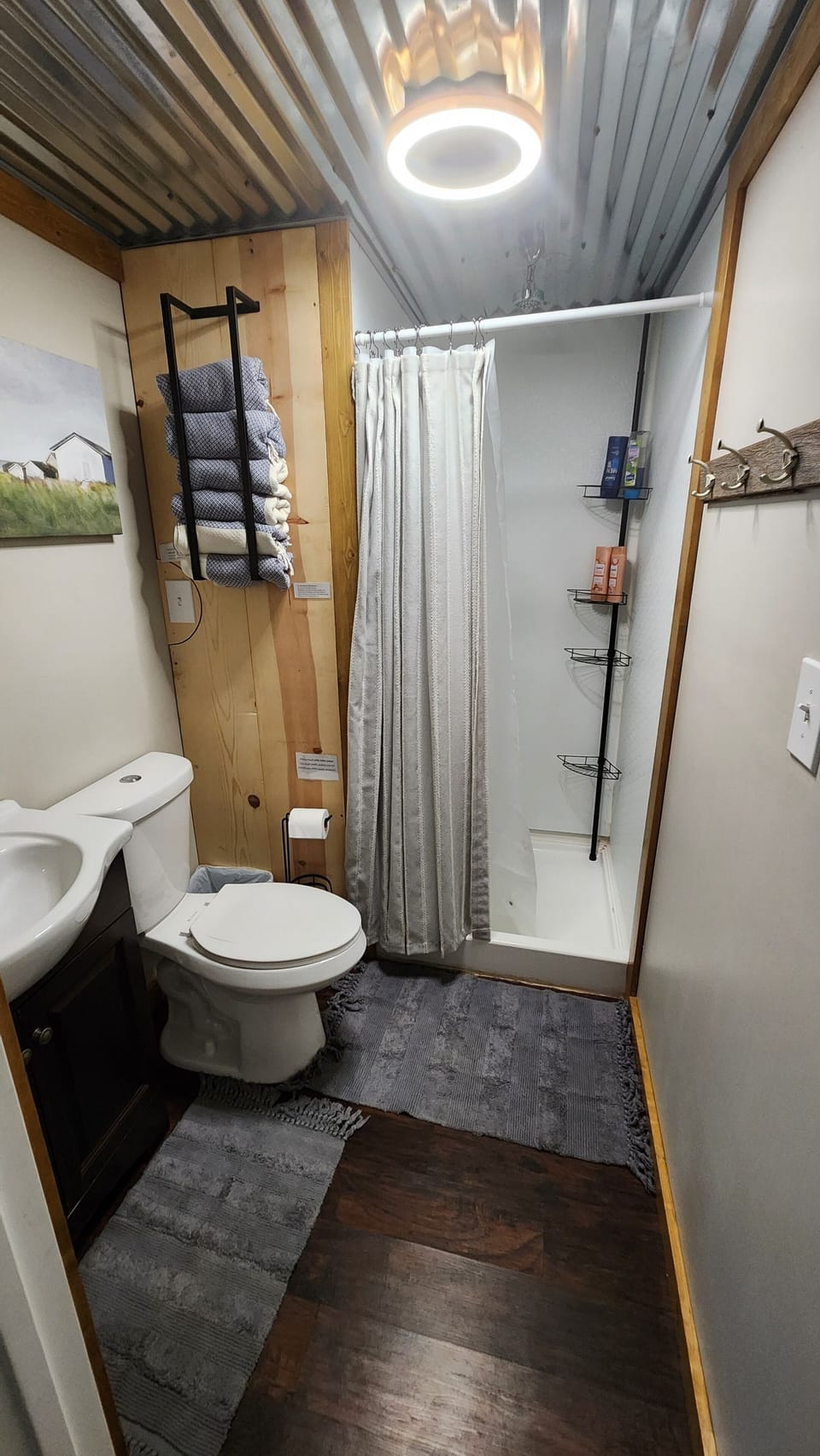 Full bathroom.  Shampoo, conditioner and body wash provided.