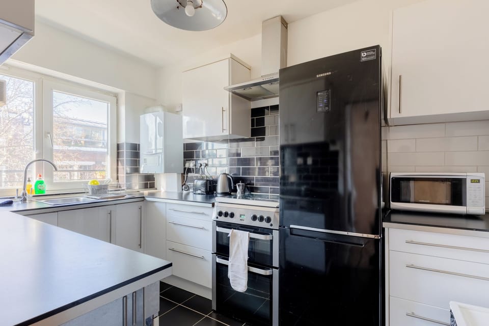 Fantastically Located 4BD Flat, Clerkenwell Apartment in London Borough of Islington