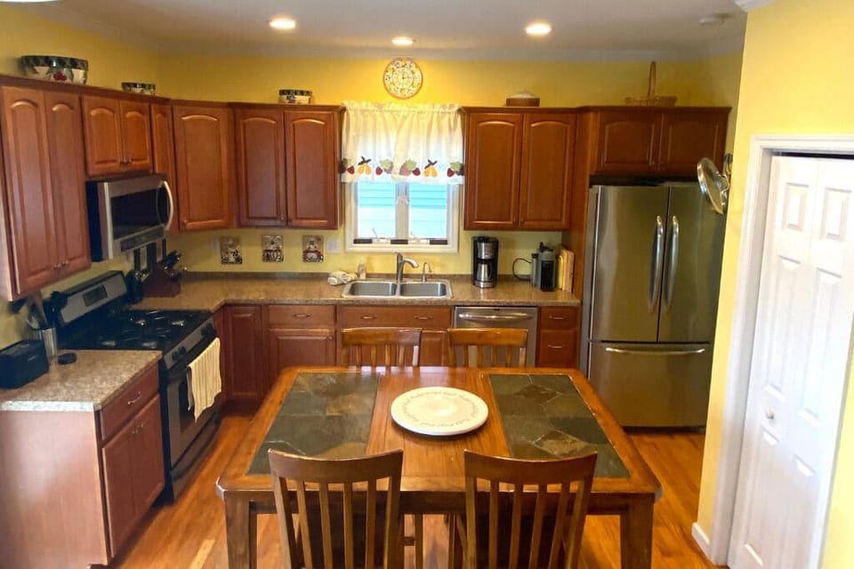 Kitchen (Melitta Coffee /Nespresso Machine)
