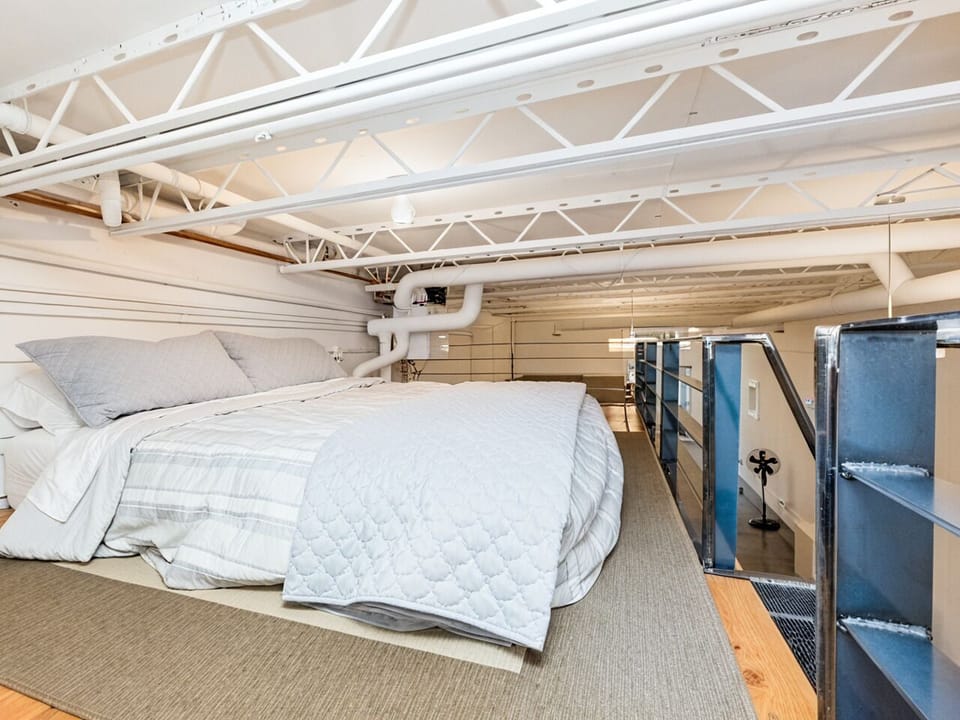Loft Area with Queen Bed