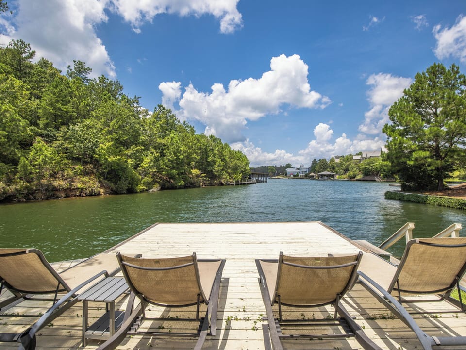 Private and quiet atmosphere. Undeveloped land to the left. 