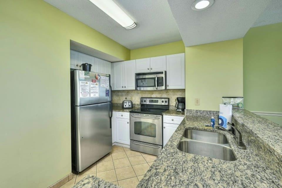 All modern appliances to make meal preparation a breeze.