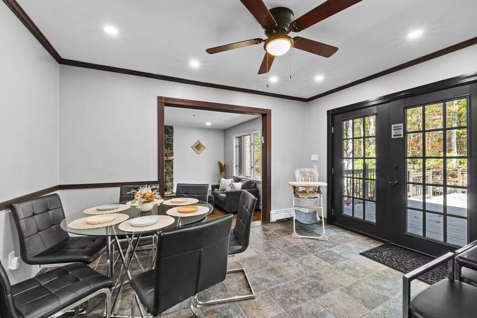 Casual breakfast nook off the kitchen—ideal for coffee and quick morning bites.