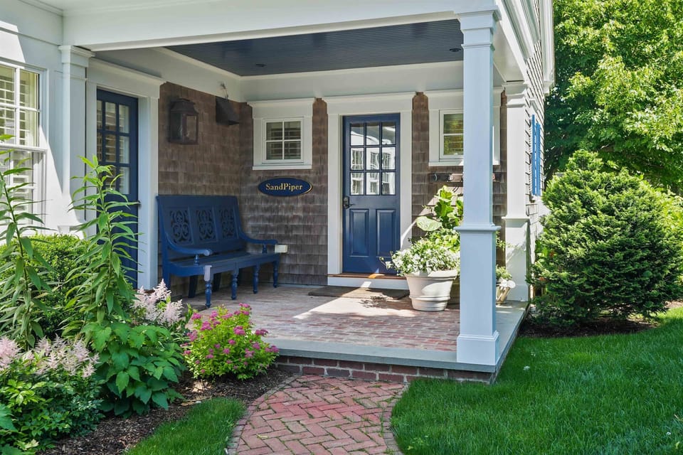 Entrance off Driveway into Kitchen