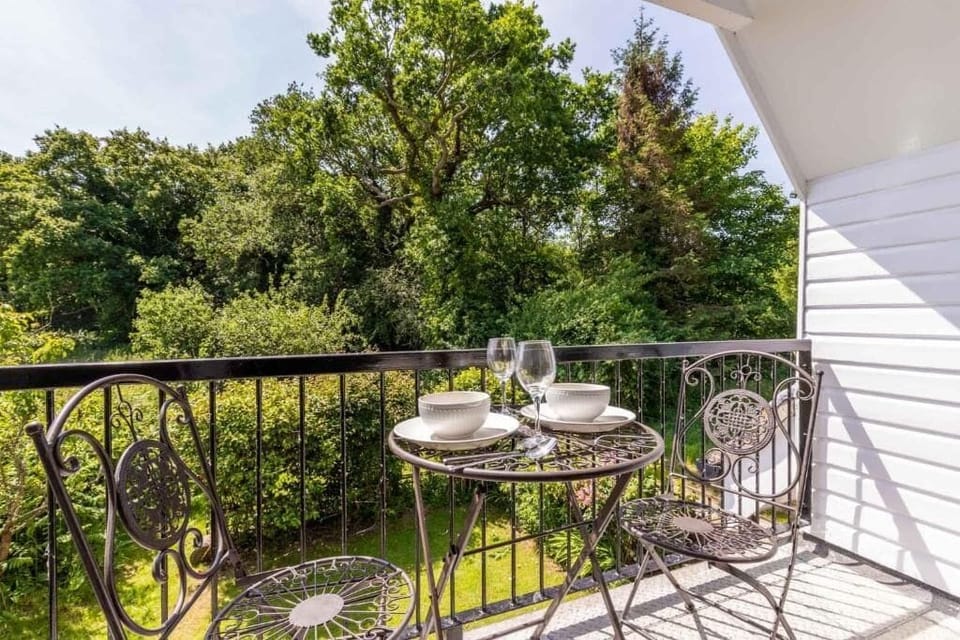The Lodge at Alderfen View, Neatishead - Host & Stay