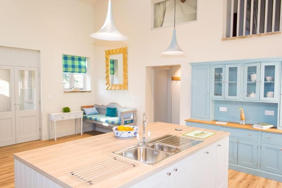 Boathouse Barn, Frettenham - Host & Stay